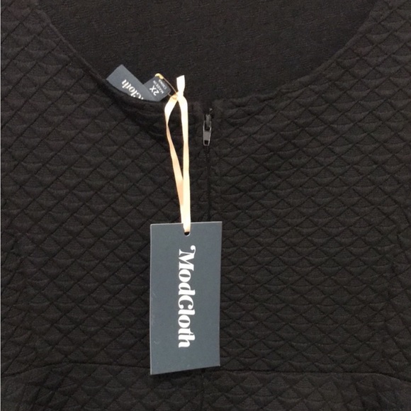 NWT MODCLOTH midi dress in black w/adorable side buttoning - Plus sized - Picture 3 of 5